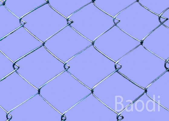 Recinto di filo metallico a catena galvanizzato elettrotipia con la posta, alto tessuto del recinto del collegamento a catena