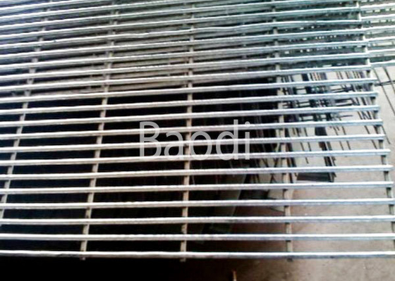 Pannelli rivestiti del recinto di salita del vinile della prigione anti, recinzione di alta sicurezza di 358 cavi