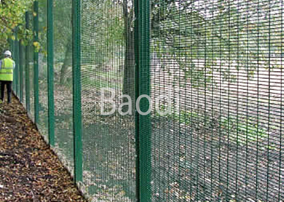 Il PVC verde ha ricoperto l'anti salita che recinta i pannelli di maglia 3" × 0,5" calibro del × 8