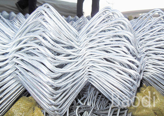 Maglia galvanizzata dell'uniforme del tessuto del collegamento a catena della immersione calda per la recinzione
