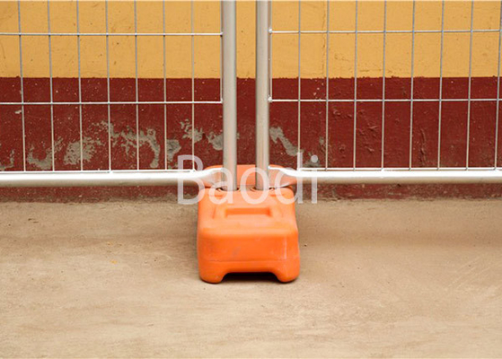 Apertura precisa galvanizzata immersa calda del recinto temporaneo della maglia con i piedi di plastica