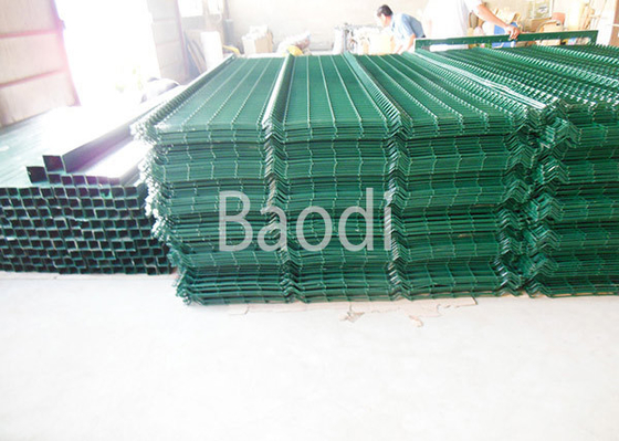 Recinto saldato PVC verde della rete metallica con le installazioni dei portoni facilmente altezza di 2.5m - di 0,4