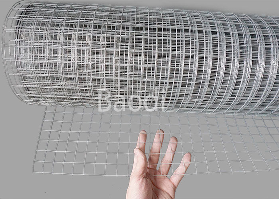 Lo schermo di cavo saldato ricoperto zinco, quadra le maglie metalliche saldata 0.5m - 1.8m