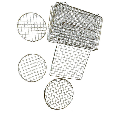 Accessoio BBQ elevato e pratico Elevate la vostra esperienza di grigliatura con la rete di metallo in forma di pannello rettangolare