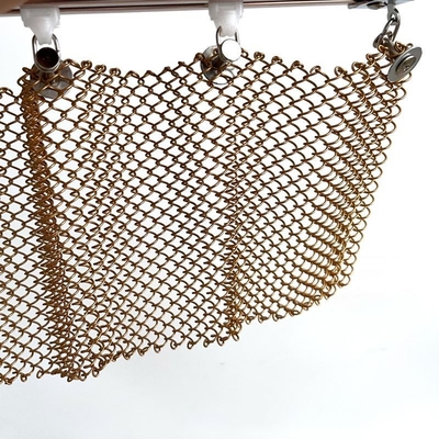 Servizio di taglio di maglie di filo di alluminio per un colore dorato durevole e elegante negli spazi commerciali