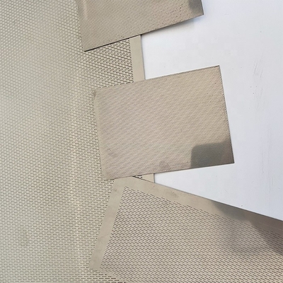 316 Ventilazione in acciaio Perforazione di schermi metallici Piastra perforata per pannelli di rivestimento campione a fessure