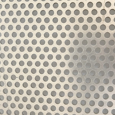 316 Ventilazione in acciaio Perforazione di schermi metallici Piastra perforata per pannelli di rivestimento campione a fessure