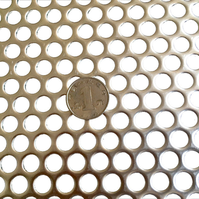 Industria Piastra perforante rotonda con piccolo buco pannelli metallici a lamiera perforati da 0,5 mm con resistenza alla corrosione e piccoli buchi rotondi