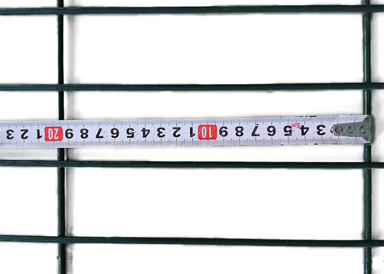 Barriera a maglia in PVC rivestita per spazi esterni